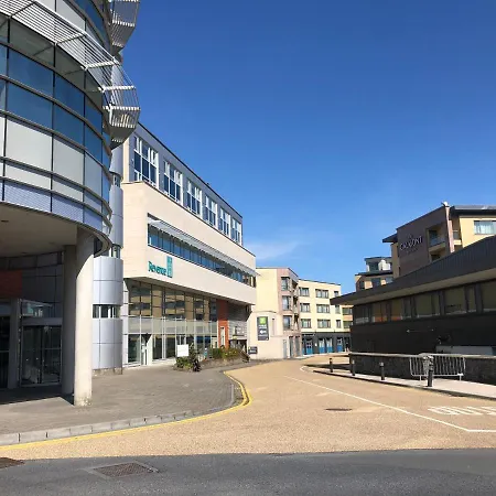 Geata Na Cathrach - Lakeside Apartamento