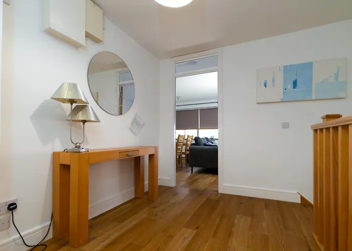 Geata Na Cathrach - Lakeside * Galway