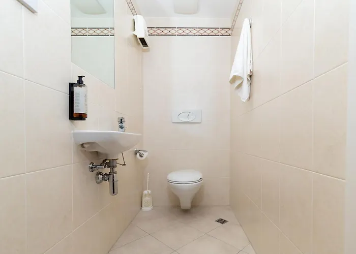 Geata Na Cathrach - Lakeside Galway